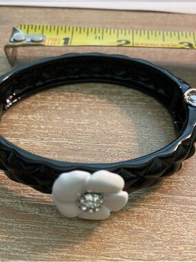 Kenneth Jay Lane KJL vintage 1987 Bangle Bracelet with White Floral Accent